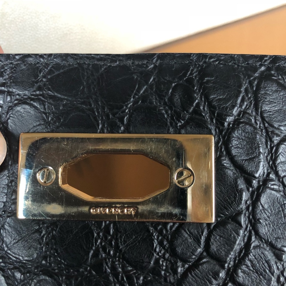 AUTHENTIC Givenchy shark tooth closure clutch - Picture 3 of 8